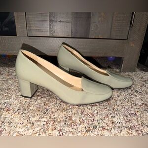 Isaac‎ Mizrahi Women's Block Heel Shoes in Light greenish grey size 8 Sophia